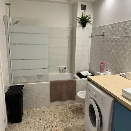 Apartment T1 Ensoleille Avec Balcon Mourillon Plages, *