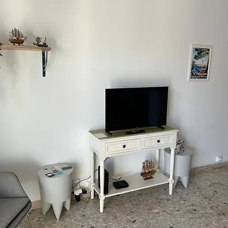 Apartment T1 Ensoleille Avec Balcon Mourillon Plages, *